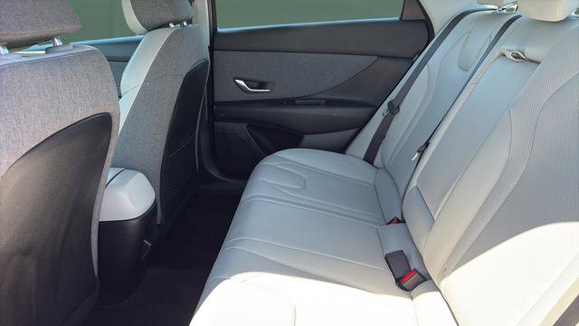 Used 2024 Hyundai Elantra Limited FWD image 18