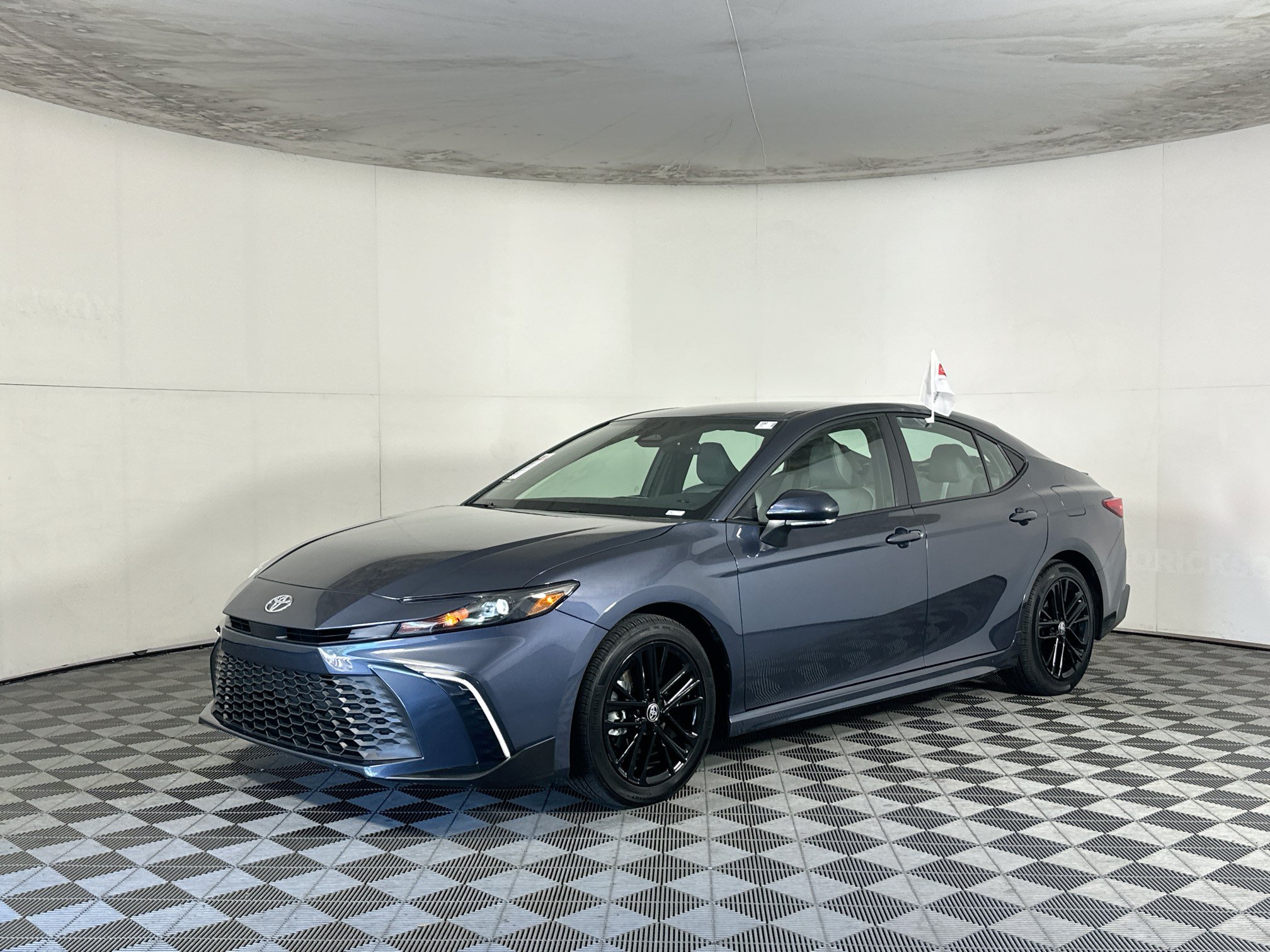 Used 2026 Toyota Camry SE FWD image 7