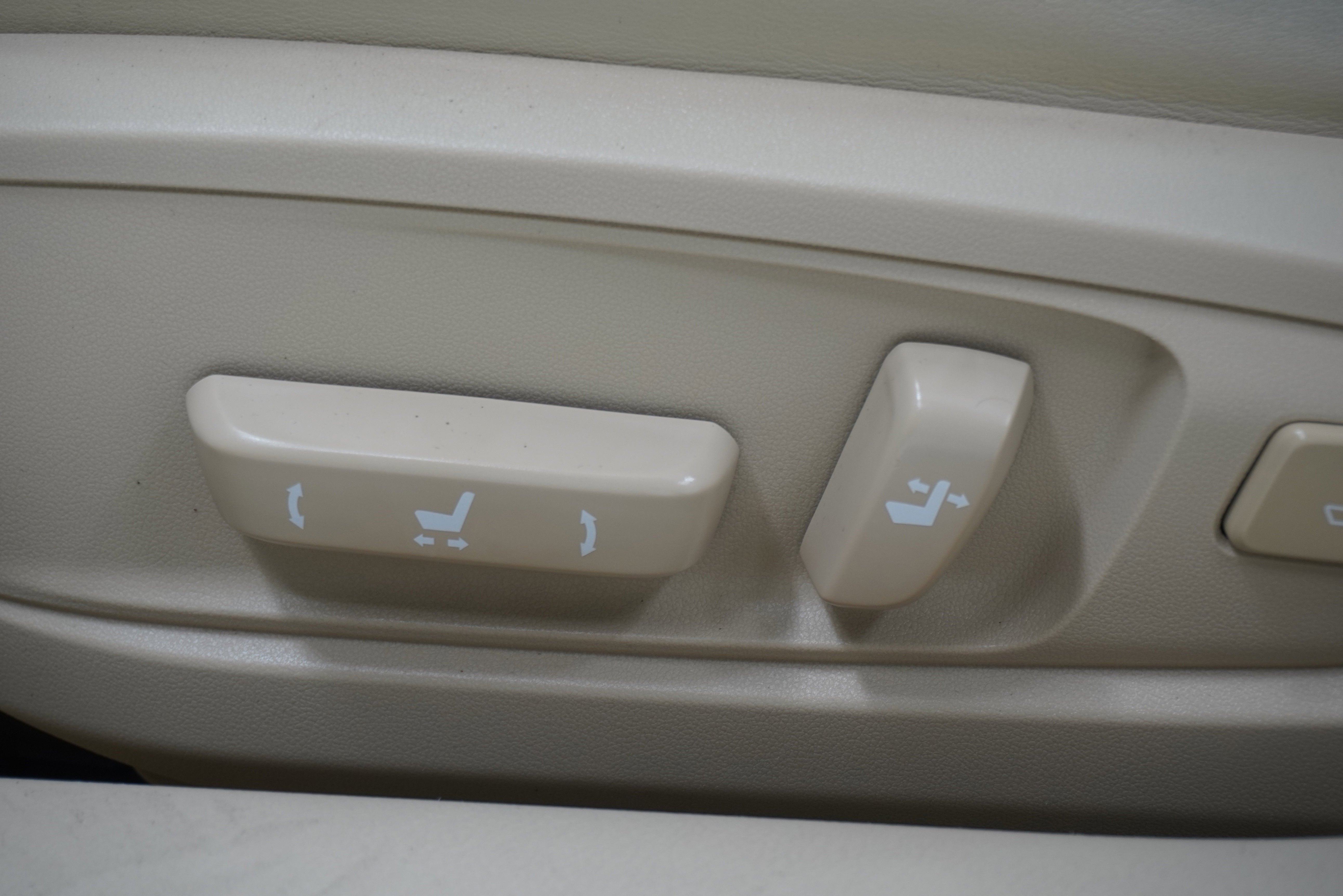 Used 2013 Lexus ES 350 w/ Luxury Pkg FWD image 13