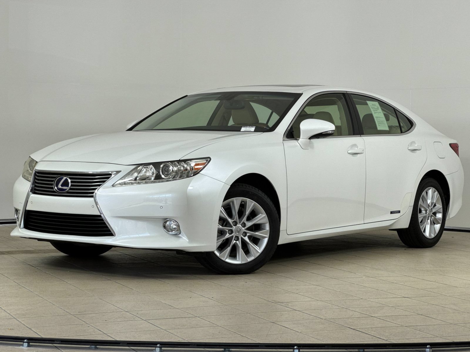 Used 2013 Lexus ES 300h w/ Premium Pkg FWD image 2