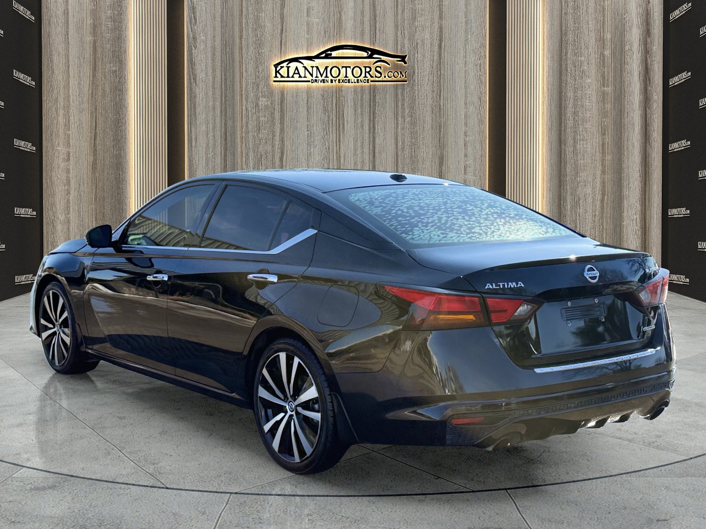 Used 2020 Nissan Altima 2.0 Platinum FWD image 5