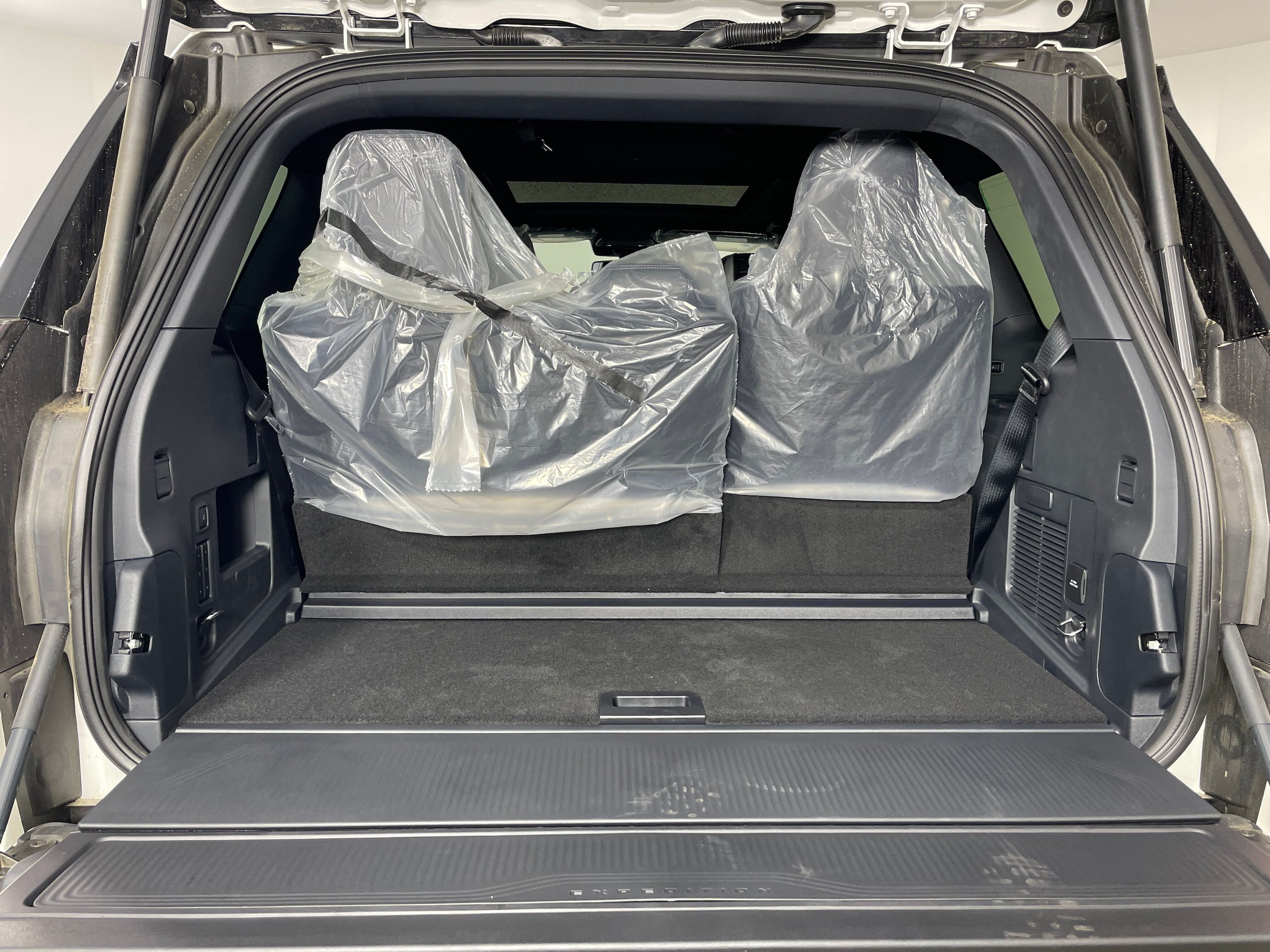 New 2026 Ford Expedition Platinum w/ Stealth Performance Package AWD/4WD image 7