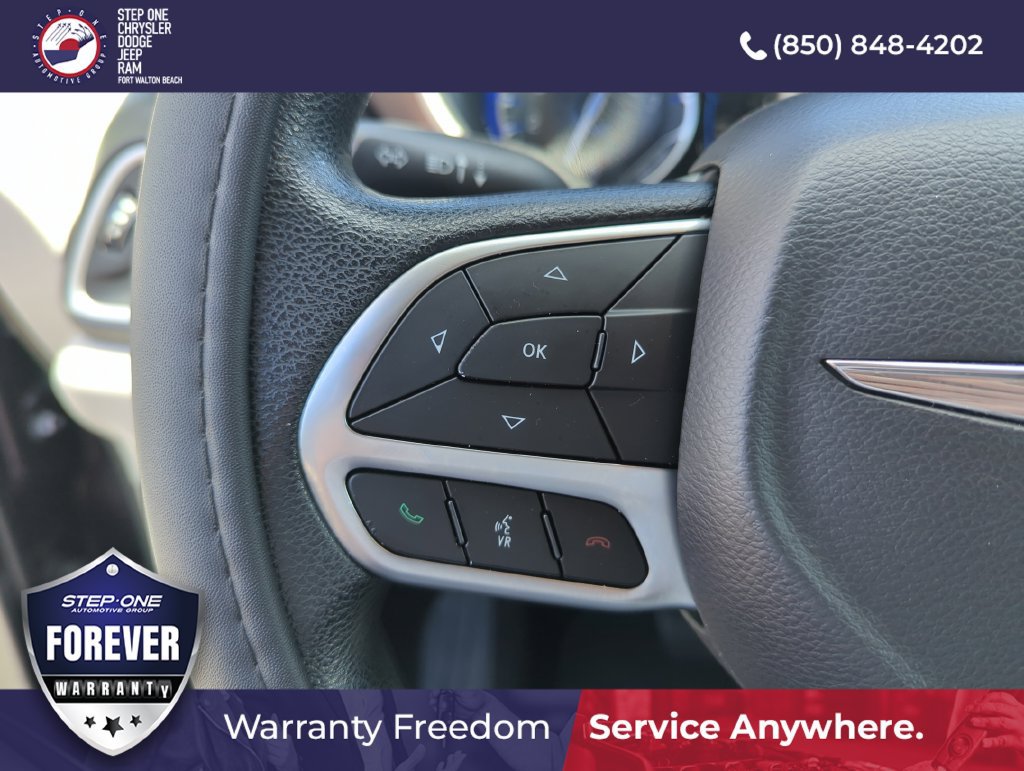 Used 2019 Chrysler Pacifica Touring Plus w/ Tire & Wheel Group FWD image 21