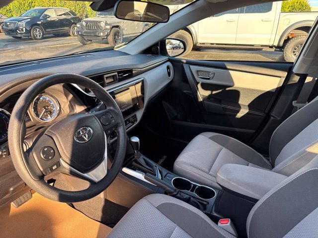 Used 2017 Toyota Corolla LE w/ Carpet Mat Package (TMS) FWD image 10