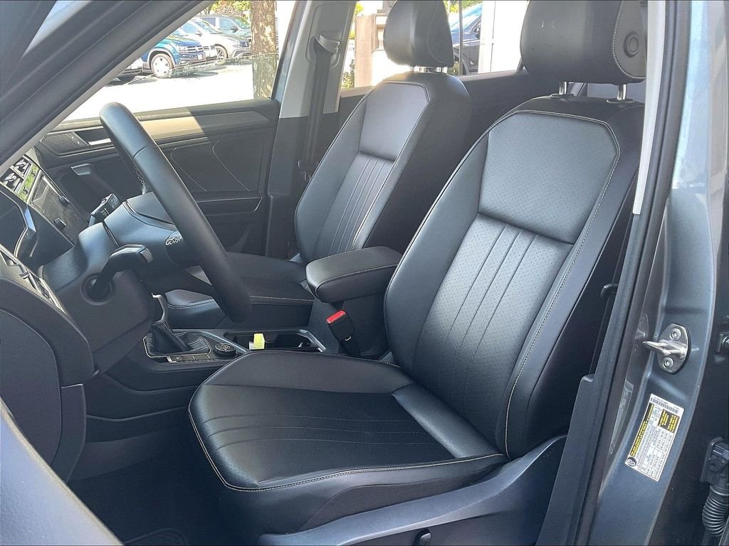 Used 2024 Volkswagen Tiguan SE AWD/4WD image 10