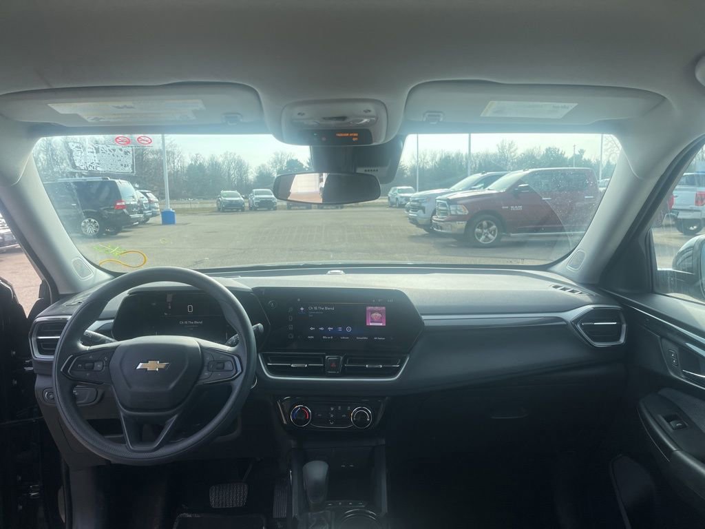Used 2025 Chevrolet TrailBlazer LT w/ Driver Confidence Package image 14