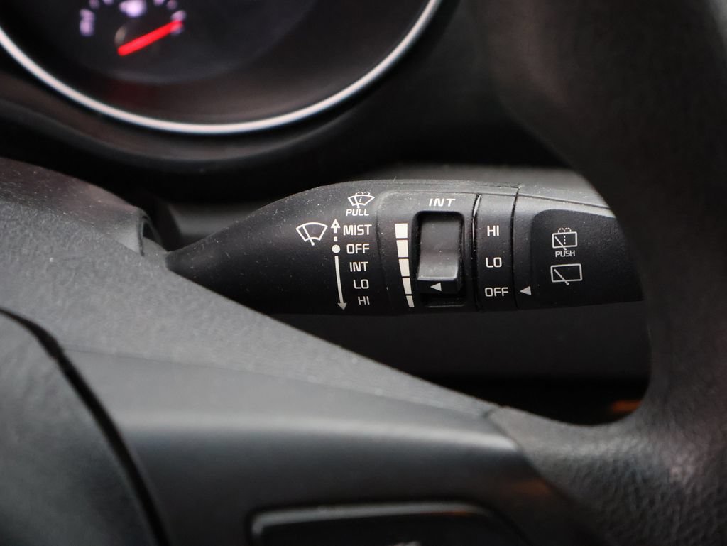 Used 2015 Kia Sedona LX w/ LX Convenience Package FWD image 33