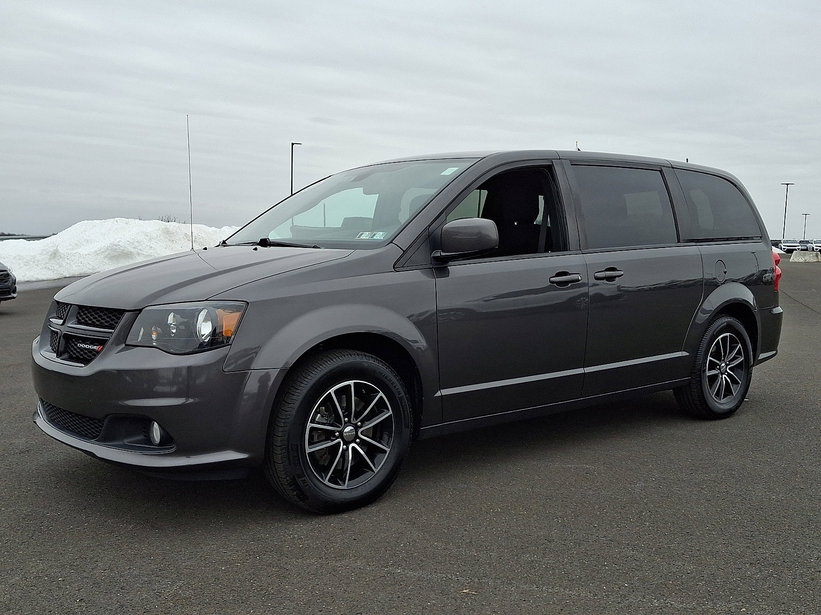Used 2019 Dodge Grand Caravan SE image 3