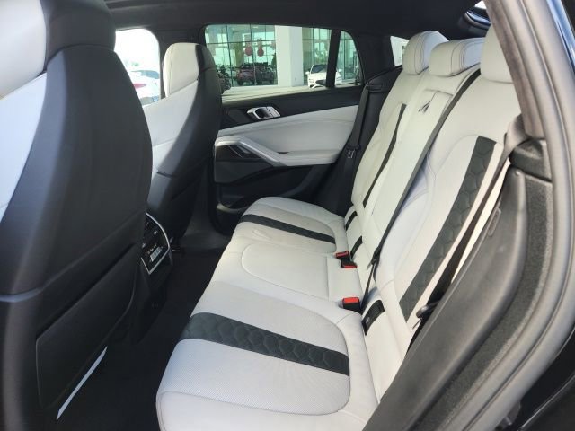 Used 2022 BMW X6 M image 25