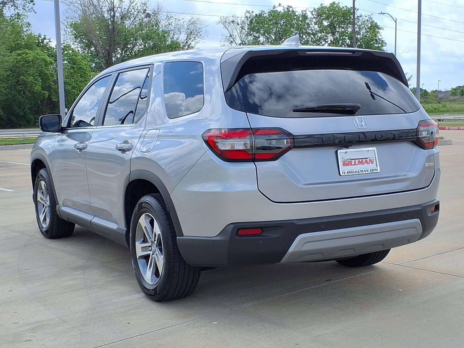 Used 2025 Honda Pilot EX-L image 2