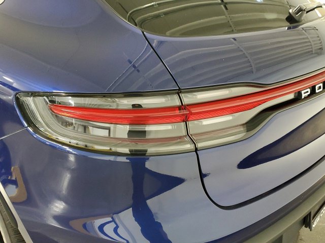 Used 2023 Porsche Macan AWD/4WD image 32