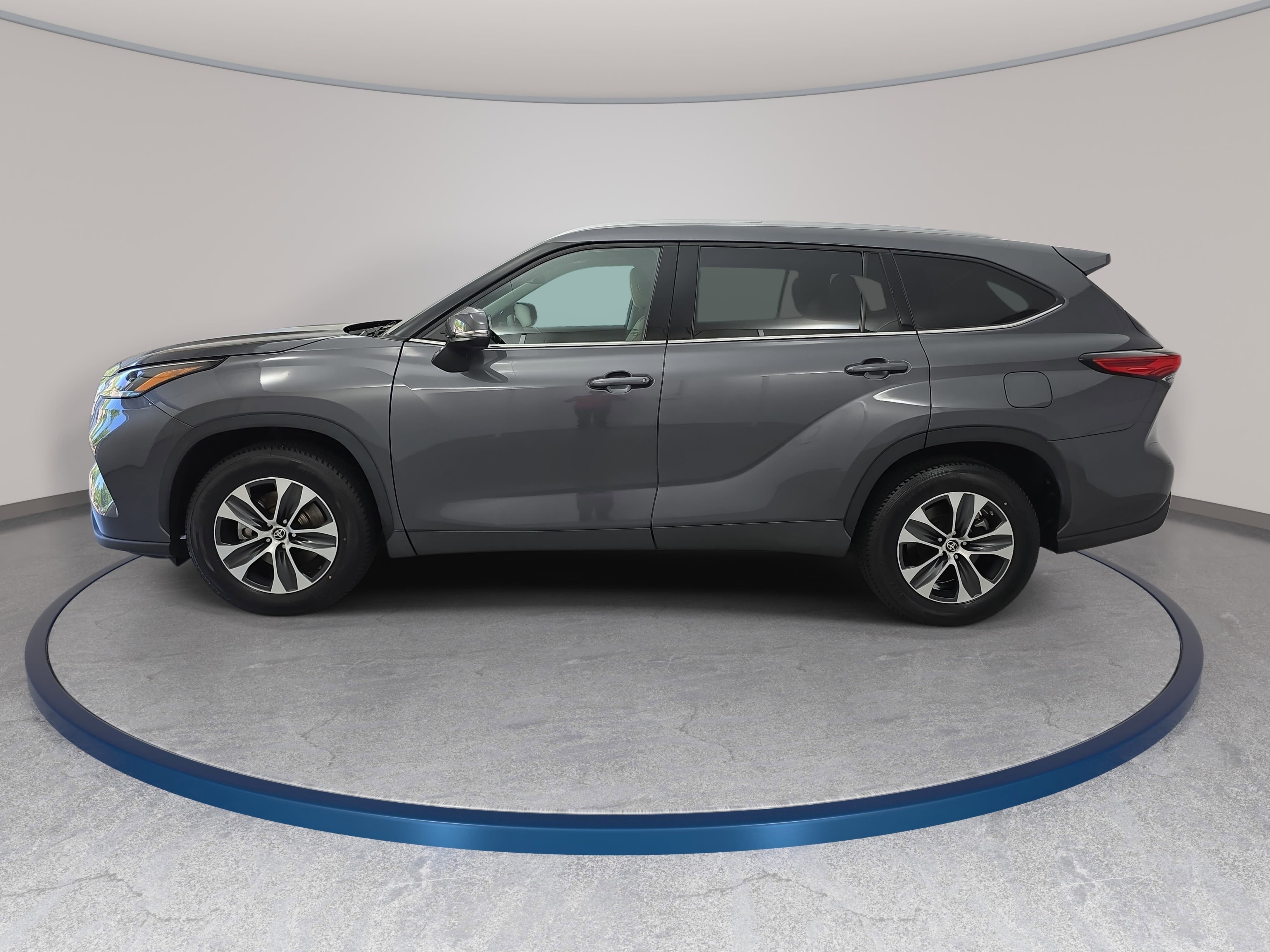 Used 2022 Toyota Highlander XLE image 8