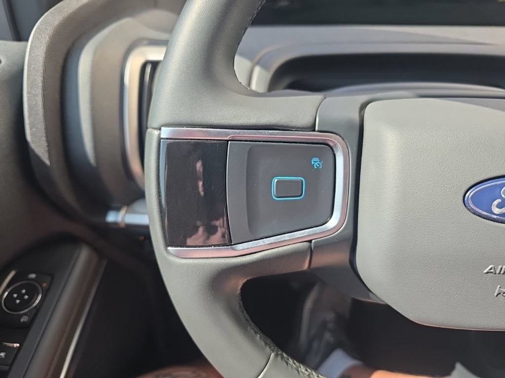 Used 2025 Ford Expedition Max Active AWD/4WD image 16