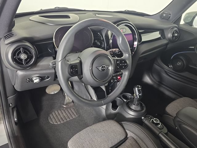 Used 2023 MINI Cooper 2-Door Hardtop FWD image 9