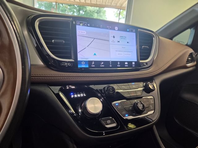 Used 2021 Chrysler Pacifica Limited w/ Uconnect Theater Family Group FWD image 25