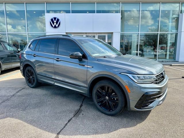 Used 2022 Volkswagen Tiguan SE R-Line image 1