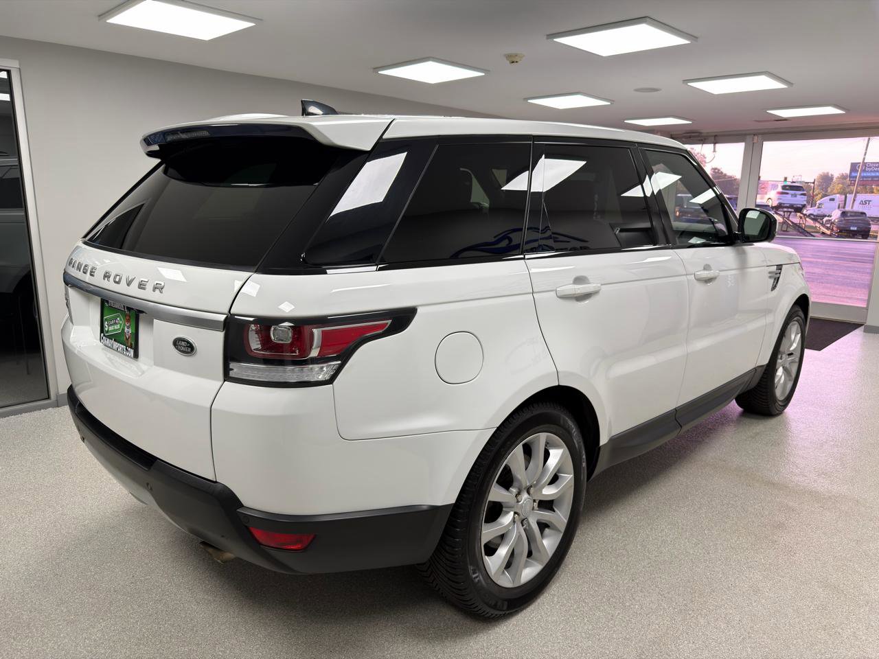Used 2017 Land Rover Range Rover Sport HSE AWD/4WD image 3