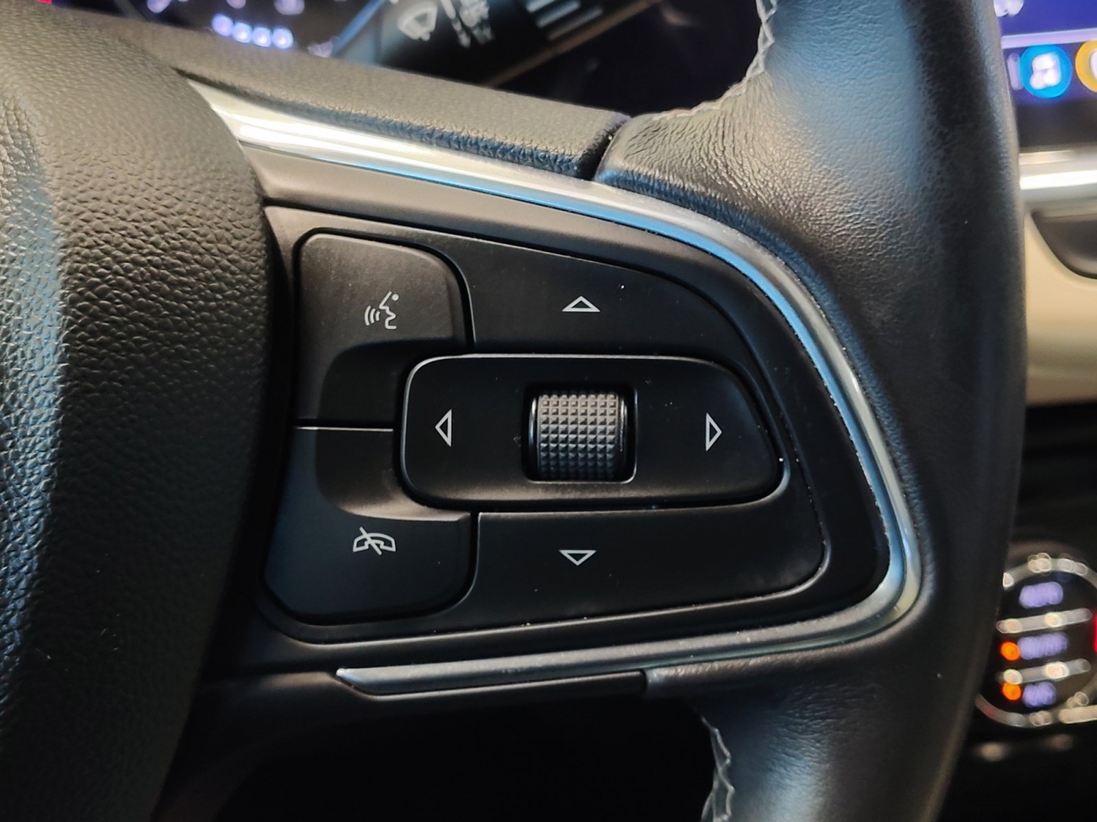 Used 2020 Buick Encore GX Select w/ Sport Touring Package FWD image 17