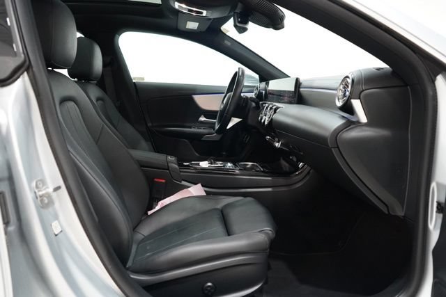 Used 2025 Mercedes-Benz CLA 250 image 36