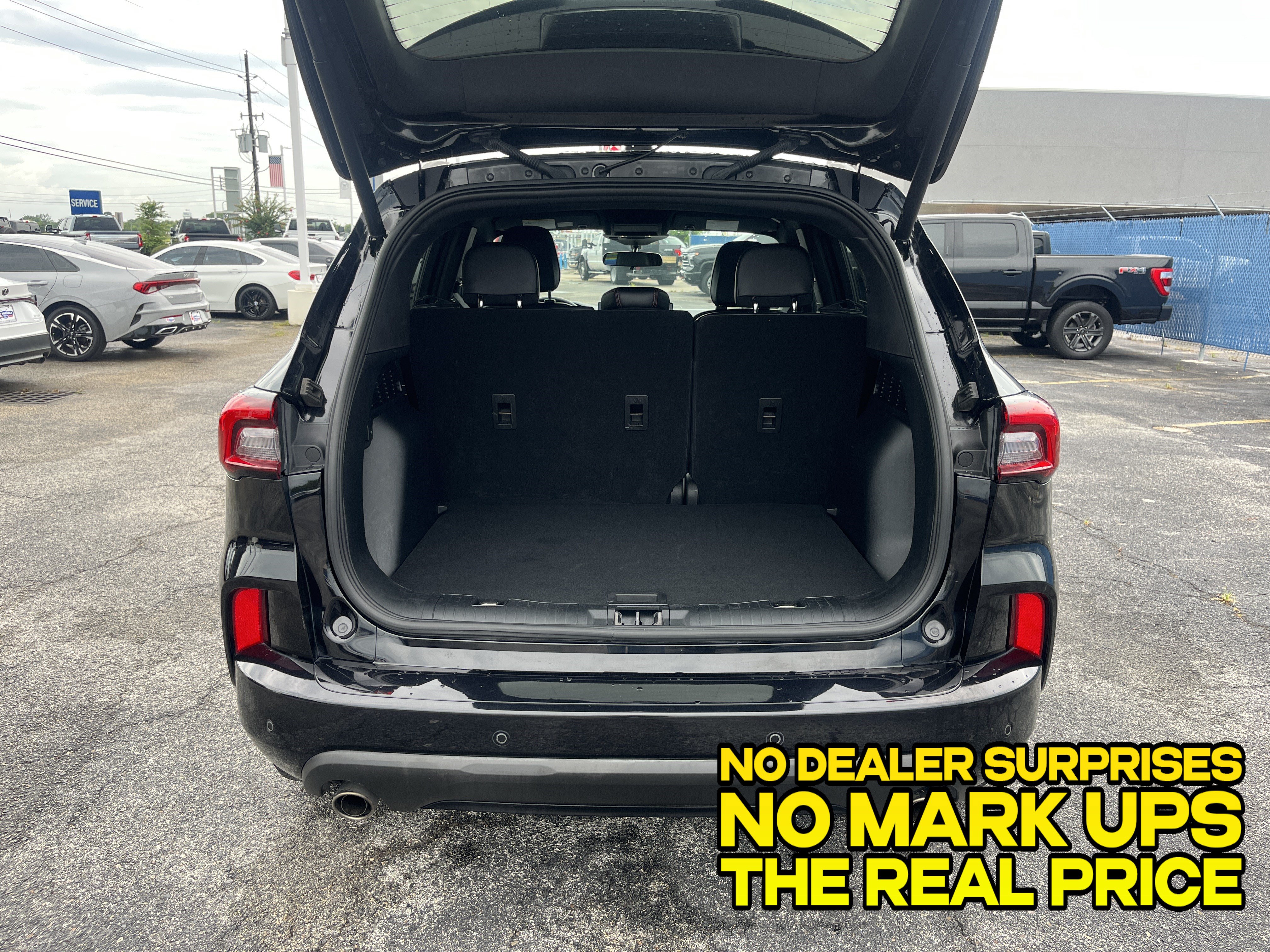 Used 2023 Ford Escape ST-Line w/ Tech Pack #1 FWD image 5
