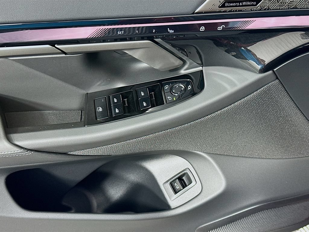 Used 2027 BMW 530i w/ M Sport Package RWD image 20