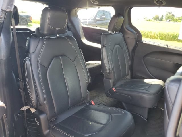 Used 2021 Chrysler Pacifica Touring-L w/ Uconnect Theater Family Group AWD/4WD image 24