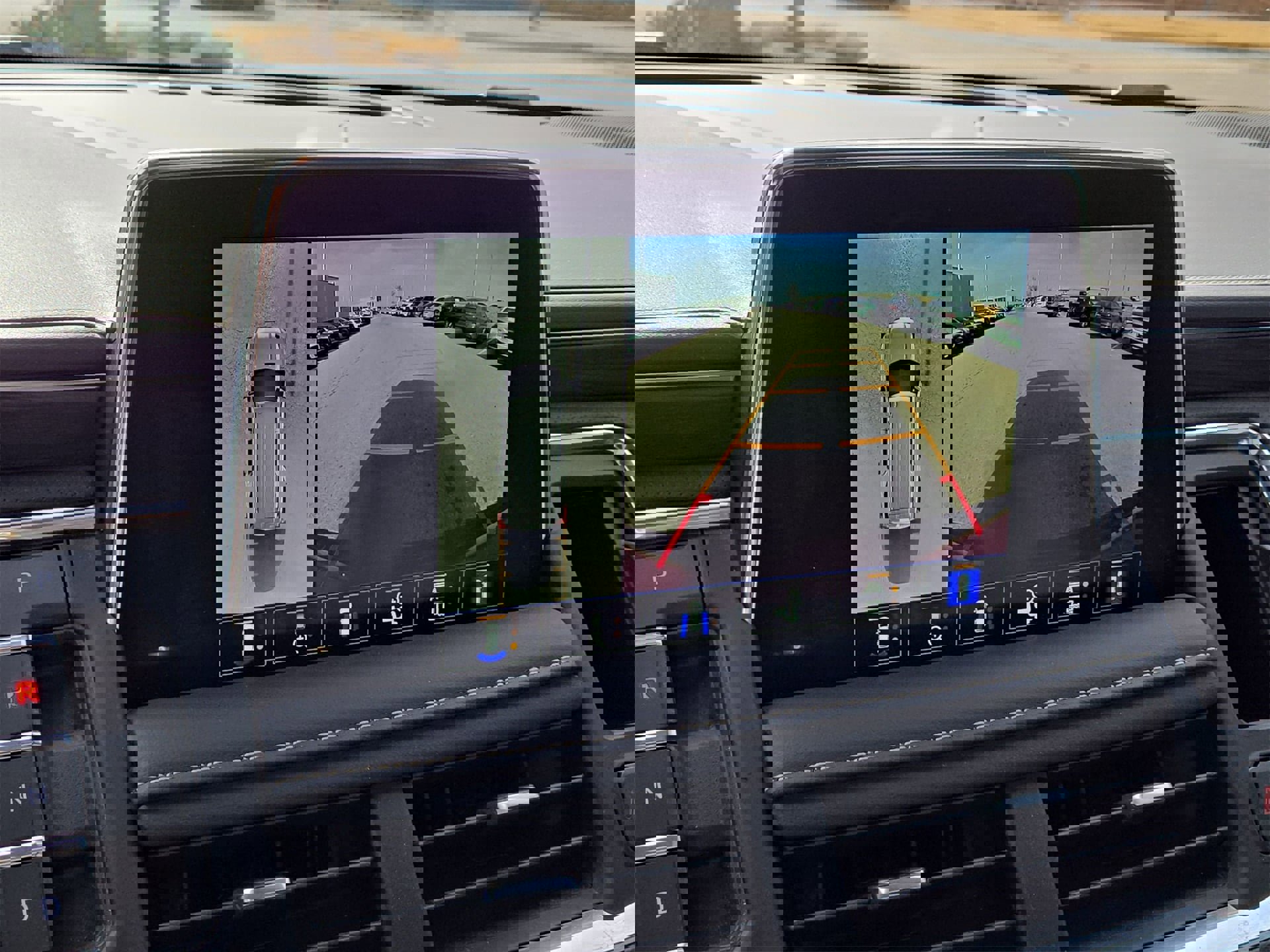 Used 2023 GMC Yukon SLT w/ SLT Premium Package image 18