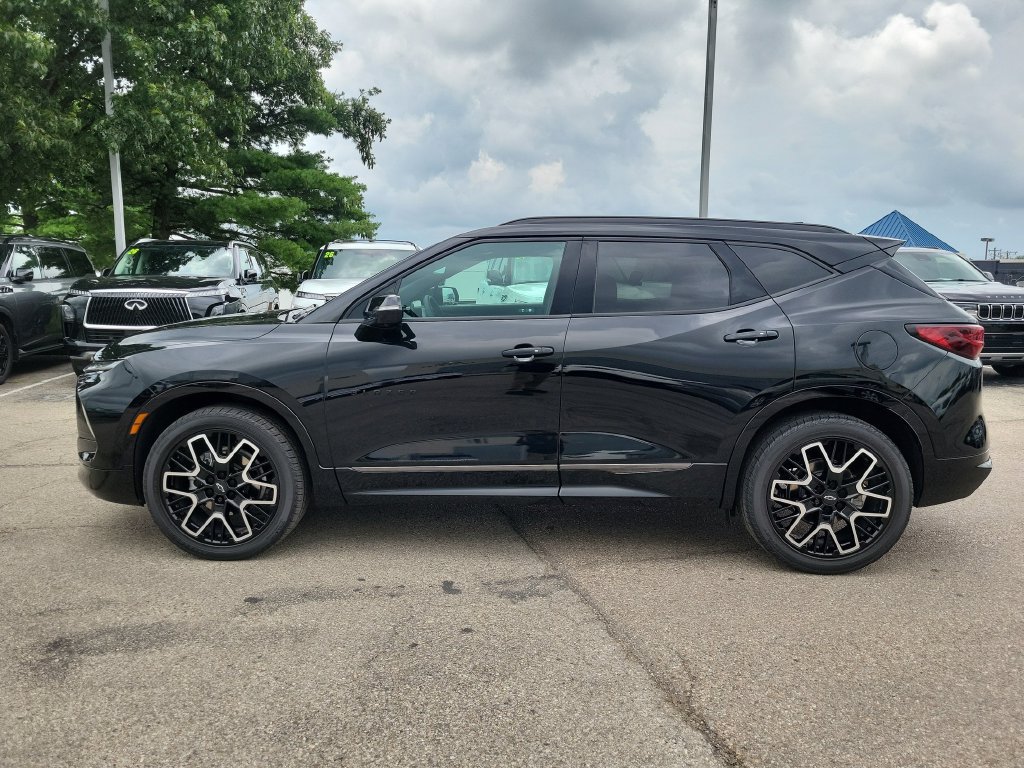 Used 2023 Chevrolet Blazer RS w/ Driver Confidence II Package FWD image 2