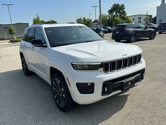 Used 2023 Jeep Grand Cherokee Overland AWD/4WD image 3