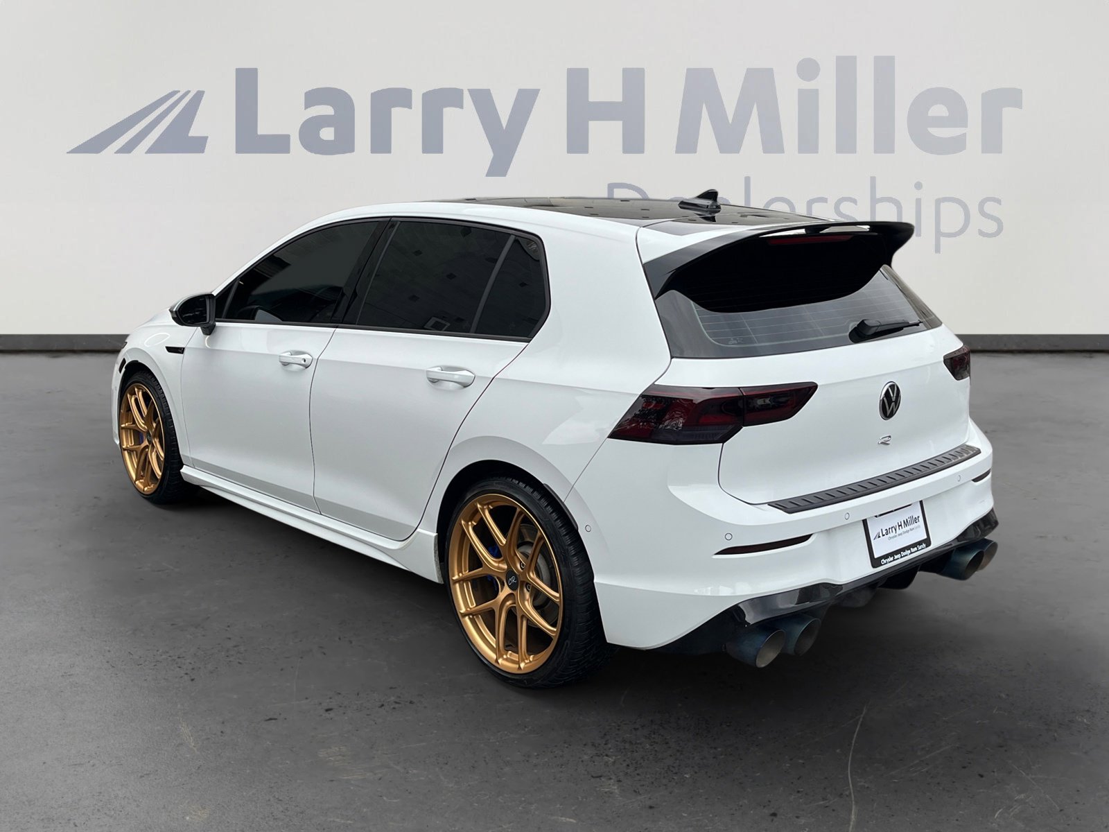 Used 2024 Volkswagen Golf R image 3