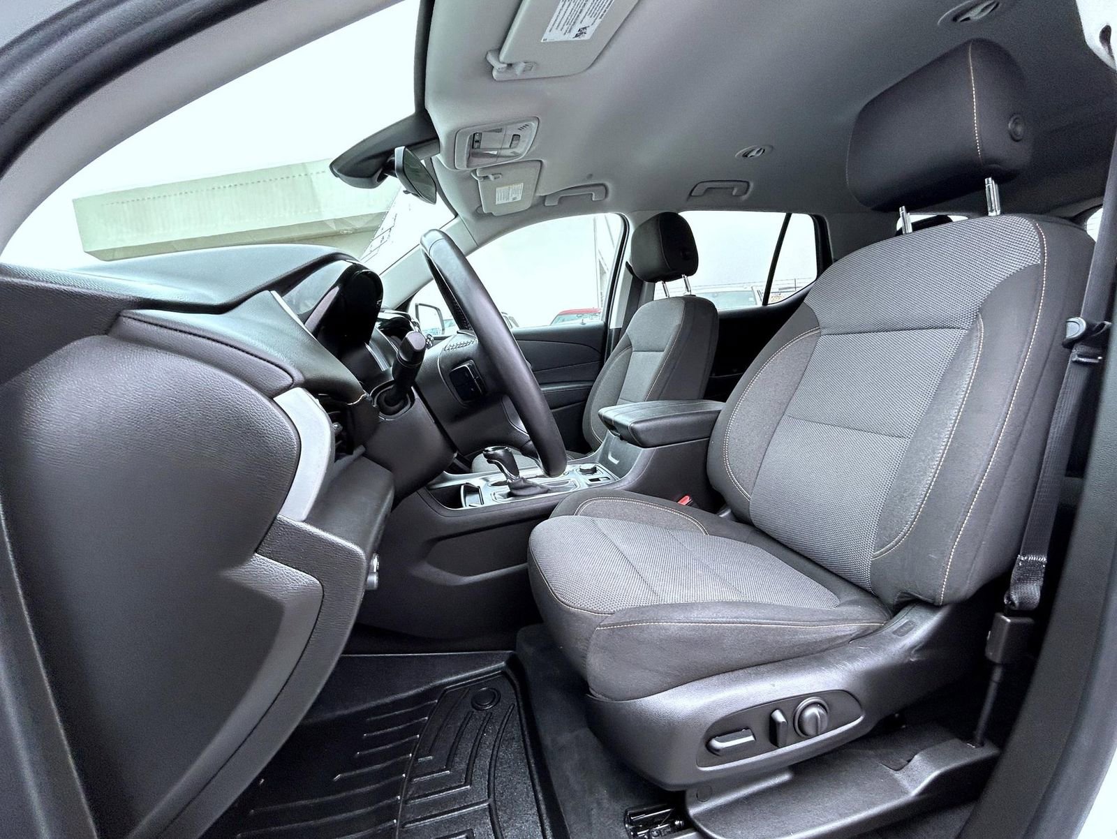 Certified 2020 Chevrolet Traverse LT w/ Driver Confidence II Package image 10