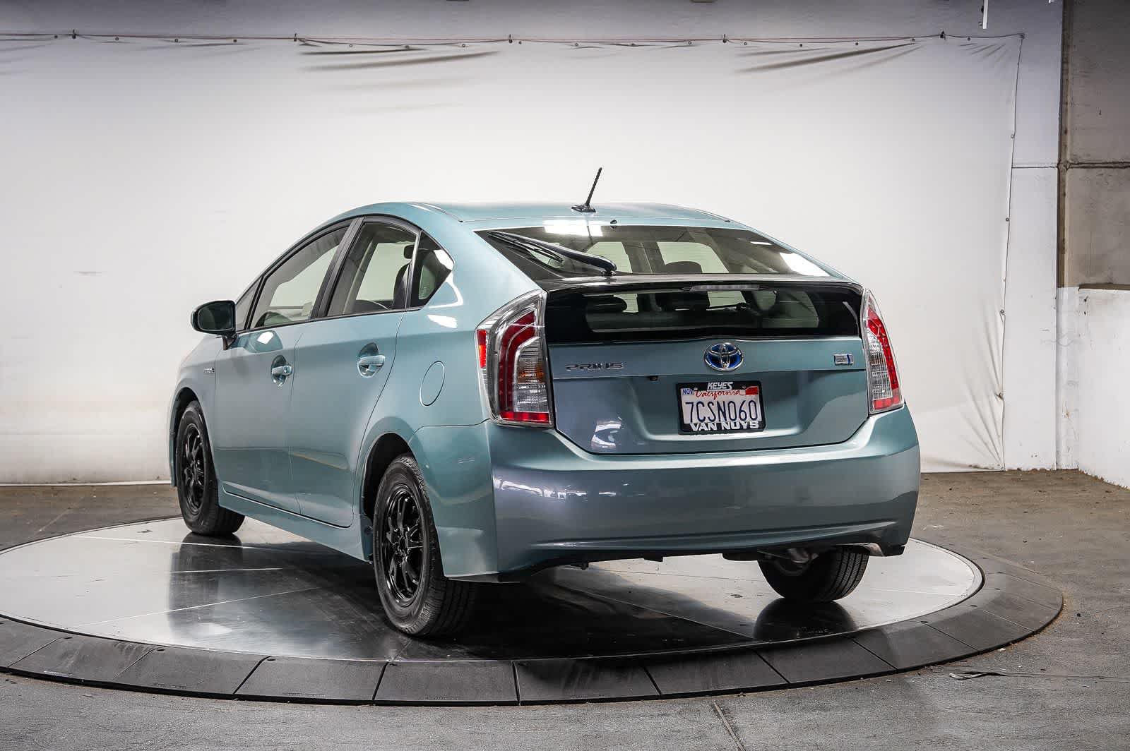 Used 2014 Toyota Prius Three FWD image 2