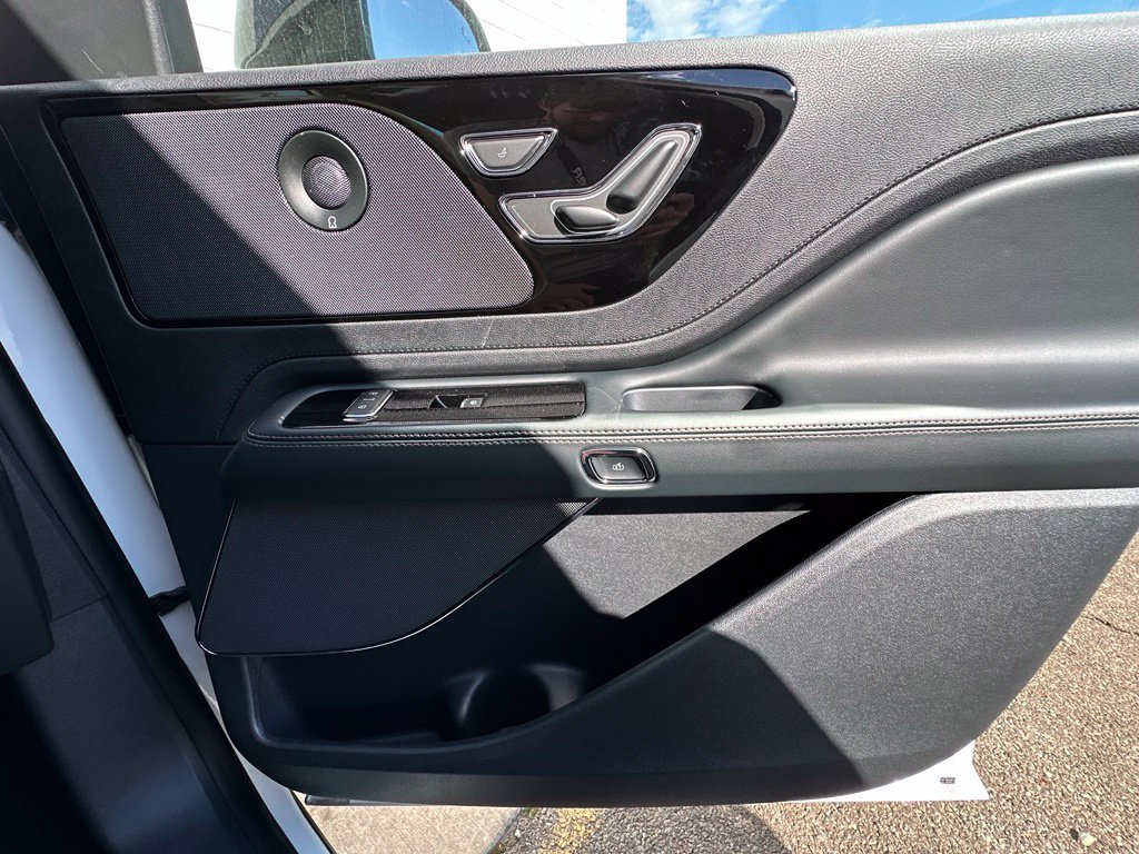 New 2026 Lincoln Aviator AWD image 24