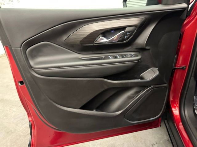 Used 2024 GMC Terrain SLE w/ Driver Convenience Package image 4