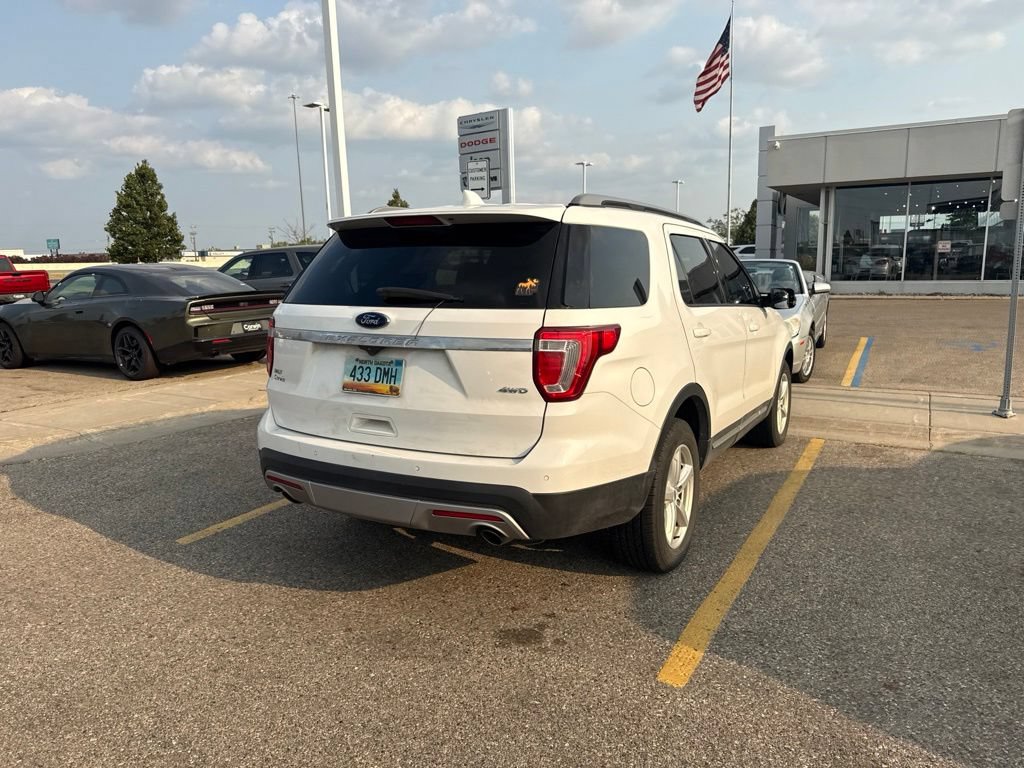 Used 2017 Ford Explorer XLT AWD/4WD image 7