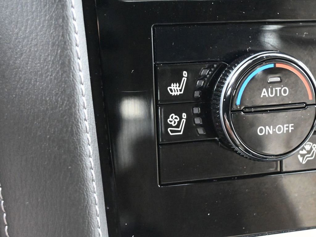 Used 2024 Nissan Armada Platinum w/ Captain's Chairs Package image 15