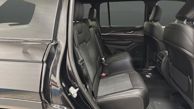 New 2026 Jeep Grand Cherokee Altitude AWD/4WD image 26
