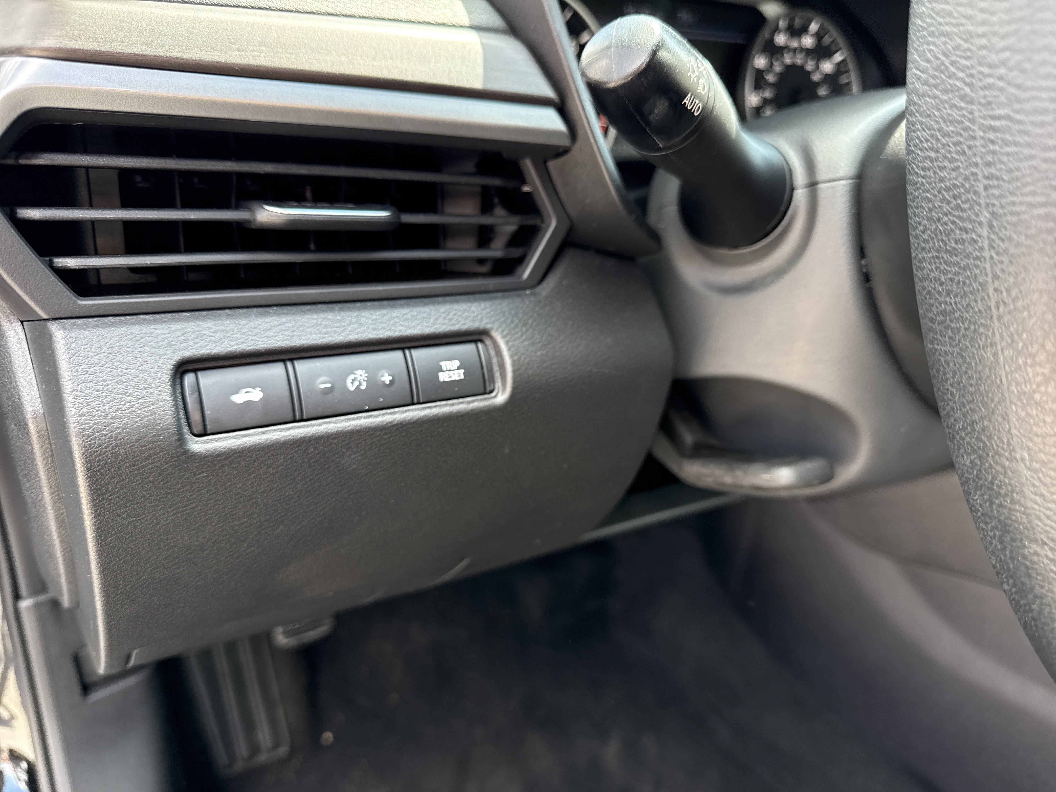 Used 2025 Nissan Altima 2.5 SV FWD image 32