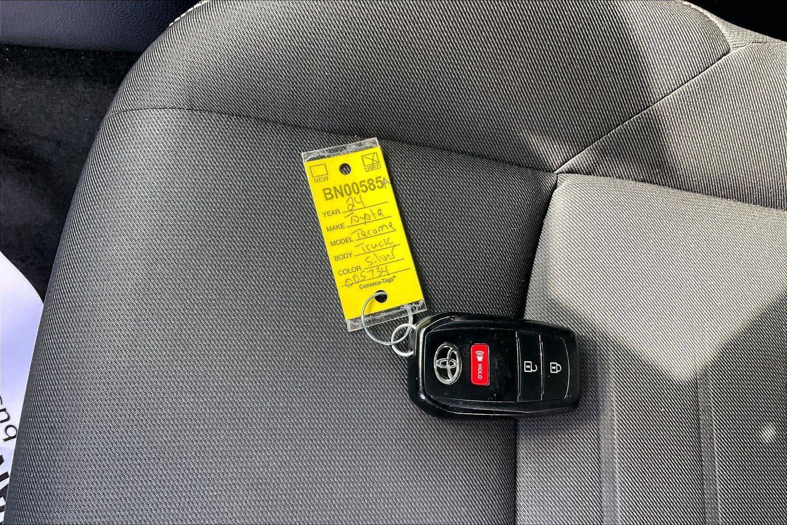 Used 2024 Toyota Tacoma TRD Off-Road image 11