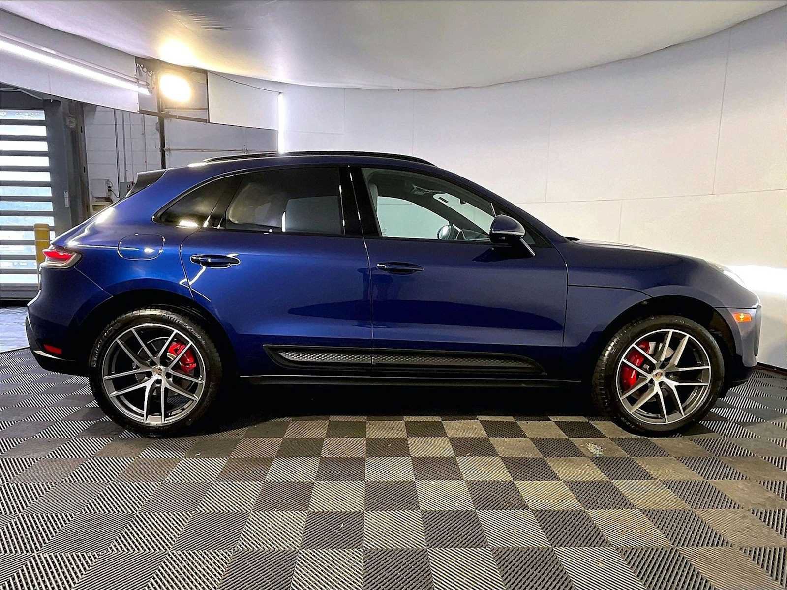Certified 2023 Porsche Macan S AWD/4WD image 8