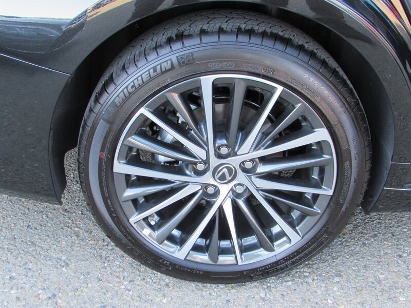 Used 2025 Lexus ES 300h w/ Premium Package FWD image 32