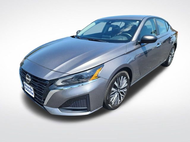 Used 2024 Nissan Altima 2.5 SV FWD image 1