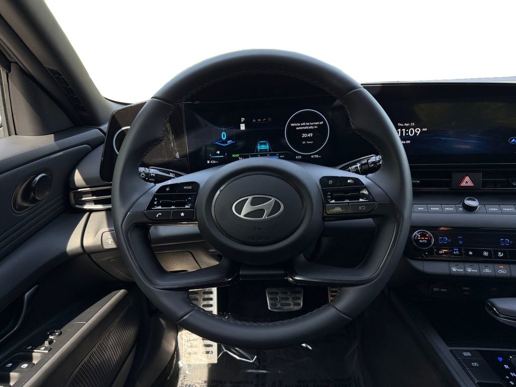 Used 2025 Hyundai Elantra SEL FWD image 12