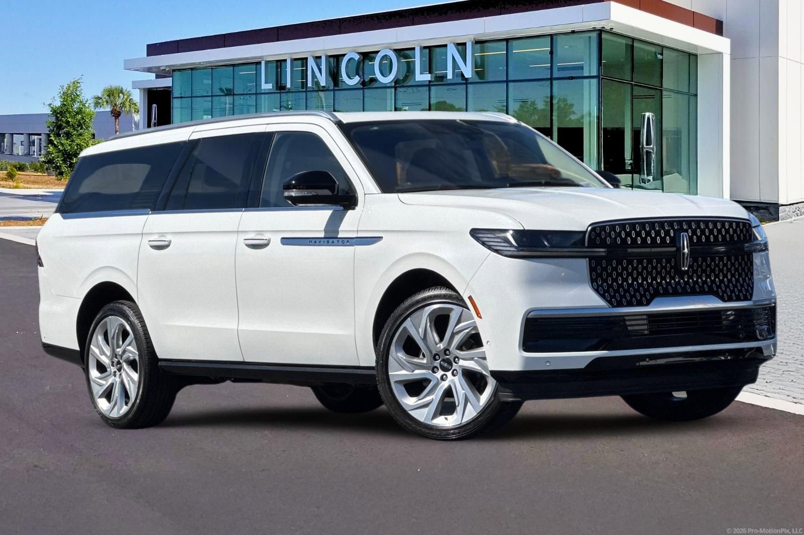 Certified 2025 Lincoln Navigator L Reserve image 2