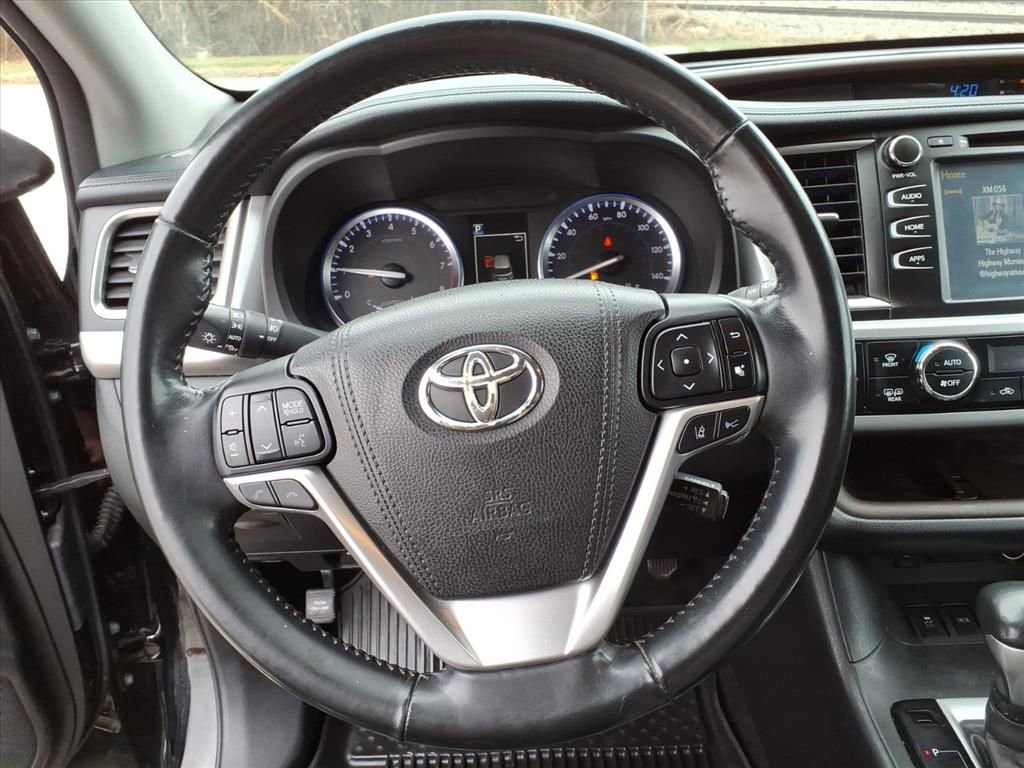 Used 2017 Toyota Highlander XLE image 18