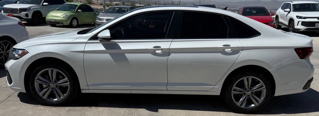Used 2024 Volkswagen Jetta SE FWD image 5
