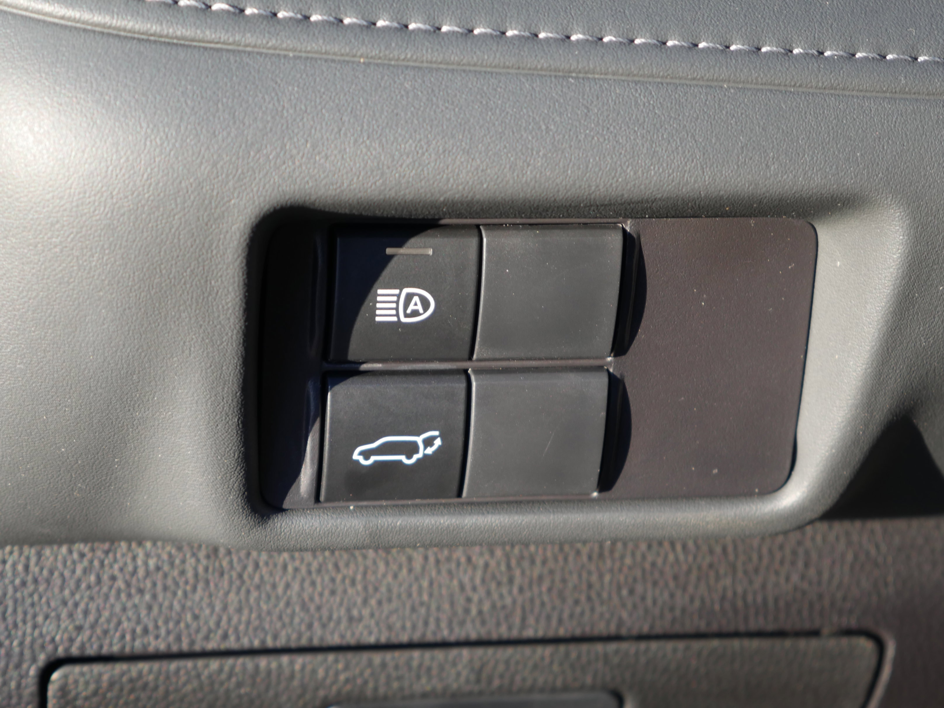 Used 2022 Toyota Highlander XLE image 6