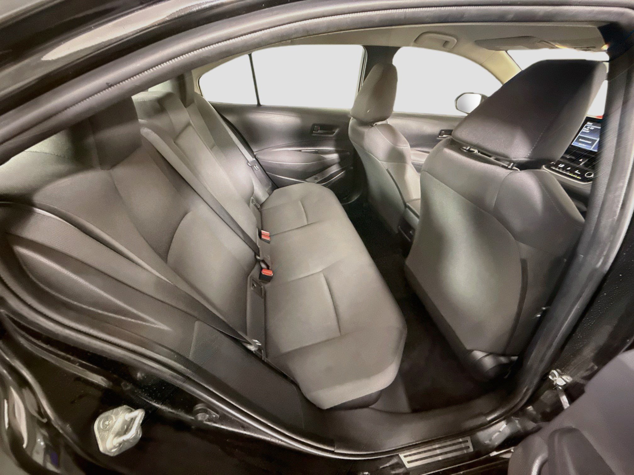 Used 2022 Toyota Corolla LE FWD image 27
