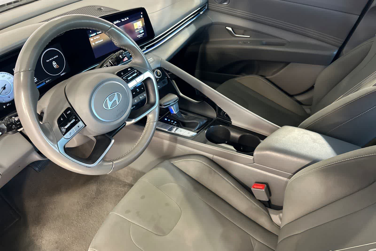 Used 2025 Hyundai Elantra SEL FWD image 14
