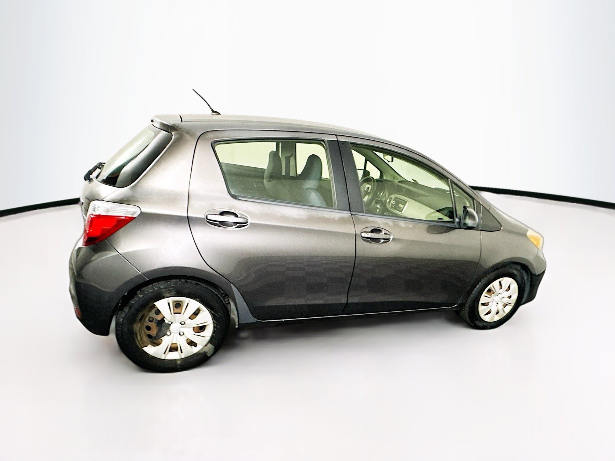 Used 2013 Toyota Yaris LE image 10